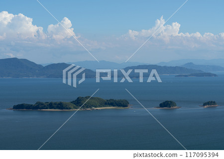從岡山縣瀨戶內市牛窗橄欖園眺望夏季的黑島維納斯之路8 從岡山縣瀨戶內市牛窗橄欖園眺望夏季的黑島維納斯之路8 117095394