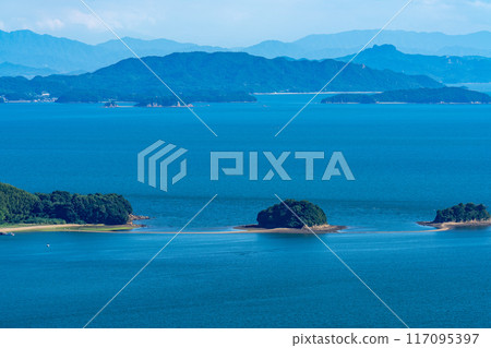 從岡山縣瀨戶內市牛窗橄欖園眺望夏季的黑島維納斯之路10 117095397