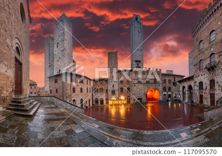 Picturesque view of famous Piazza del Duomo in San Gimignano at sunrise, Tuscany, Italy 117095570