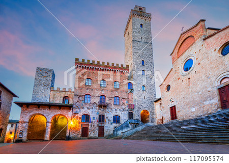 San Gimignano, Toscana. Picturesque View of famous Piazza del Duomo with Torre Grossa and Torre Rognosa at sunrise, Tuscany, Italy 117095574