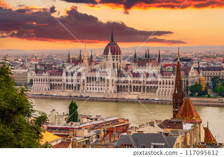 Budapest, Hungary. Hungarian Parliament Building and Danube River, sunset sky. 117095612
