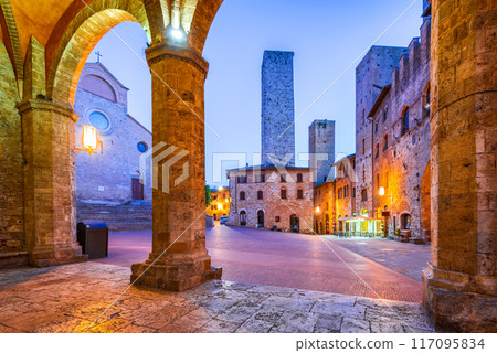 San Gimignano, Tuscany. Picturesque view of famous Piazza del Duomo with Torri Ardinghelli, Toscana - Italy. San Gimignano, Tuscany. Picturesque view of famous Piazza del Duomo with Torri Ardinghelli, Toscana - Italy. 117095834