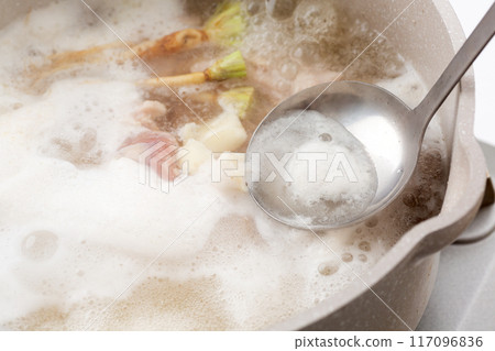 Cooking scene of Thai food, Khao Man Gai (removing the scum) Cooking scene of Thai food, Khao Man Gai (removing the scum) 117096836