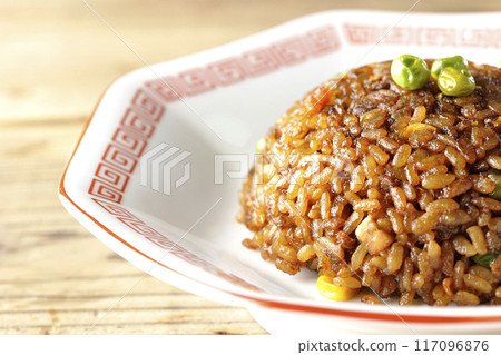 Burnt soy sauce fried rice 117096876