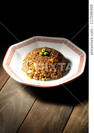 Burnt soy sauce fried rice 117096906