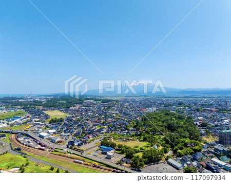 Hiyoriyama Park and Mt. Chokai (Sakata City, Yamagata Prefecture) Hiyoriyama Park and Mt. Chokai (Sakata City, Yamagata Prefecture) 117097934