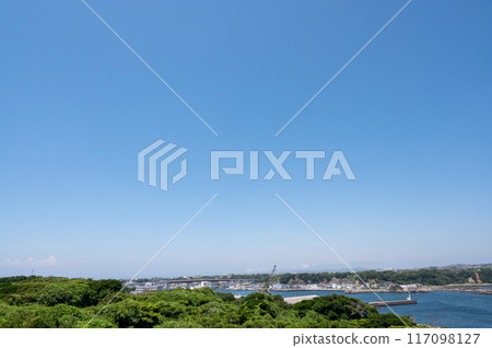 從神奈川縣城島眺望藍天碧海的景色 117098127