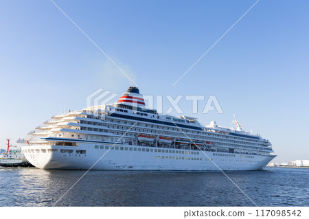 [Yokohama] Asuka II departs from Osanbashi Pier 117098542