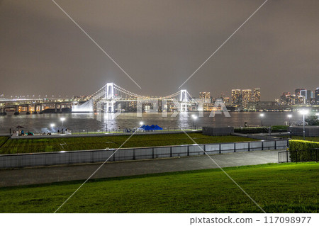 從Toyosu Gururi公園看見的彩虹橋樑 從Toyosu Gururi公園看見的彩虹橋樑 117098977