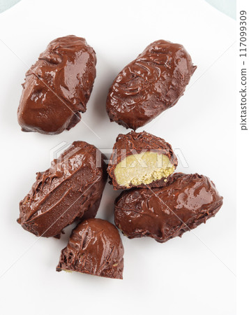 Chocolate coconut praline icecream bars with pistachio butter Chocolate coconut praline icecream bars with pistachio butter 117099309