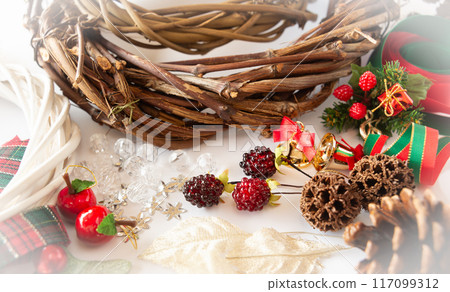 製作聖誕花環 手工製作聖誕花環 網上銷售 愛好 為聖誕節做準備 117099312