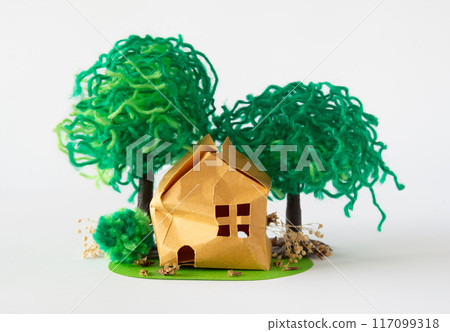 Garden trees that have grown beyond the property, poorly maintained vacant houses, specific vacant houses, dilapidated real estate Garden trees that have grown beyond the property, poorly maintained vacant houses, specific vacant houses, dilapidated real estate 117099318
