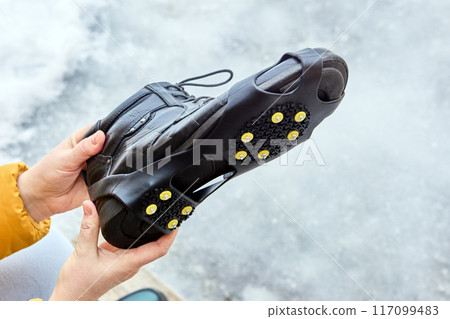 10 steel studs crampons ice cleats, anti slip traction snow grips for boots. 117099483