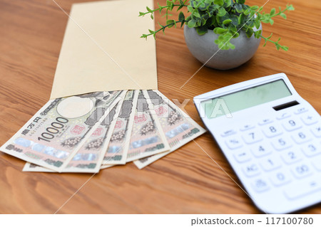 新日本銀行 10,000 日元紙幣和計算器 新日本銀行 10,000 日元紙幣和計算器 117100780