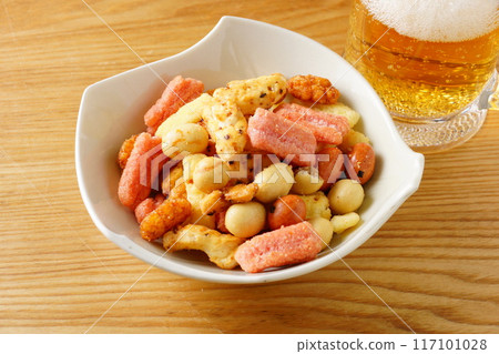 Mixed rice crackers and beer Mixed rice crackers and beer 117101028