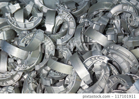 The pile of aluminum casting drum brake parts. 117101911