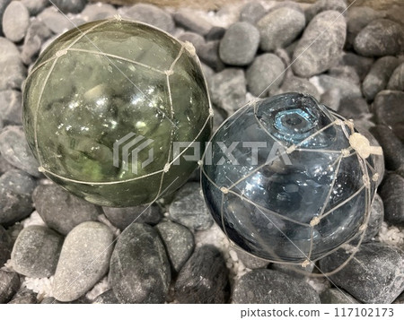 一個玻璃浮球 117102173