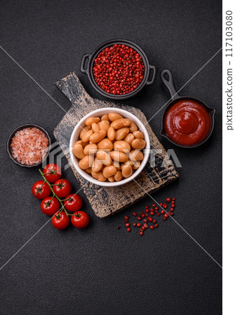 Delicious nutritious canned beans in tomato, with salt and spices Delicious nutritious canned beans in tomato, with salt and spices 117103080