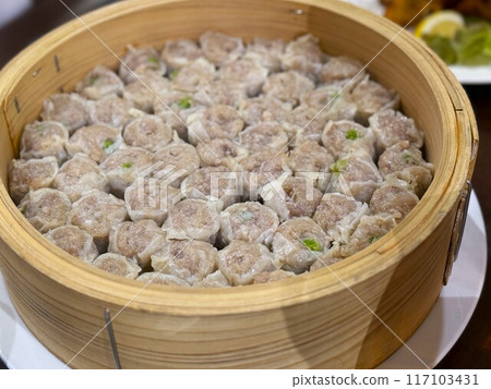 蒸籠裡裝滿了燒麥 蒸籠裡裝滿了燒麥 117103431