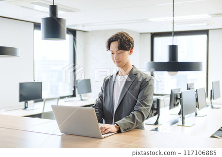 Japanese male businessman (operating a PC) Japanese male businessman (operating a PC) 117106885