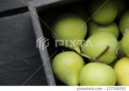 Green Pears. Menu background Healthy eating habits concept. 117108563