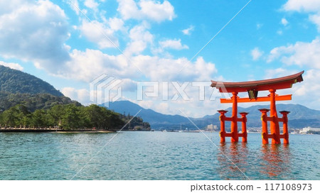 [Hiroshima Prefecture] Great Torii of Miyajima, one of Japan's three most scenic views of Aki 117108973