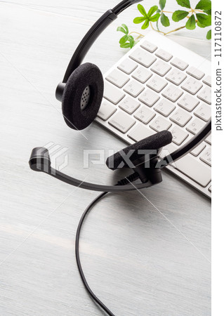 耳機和鍵盤 117110872