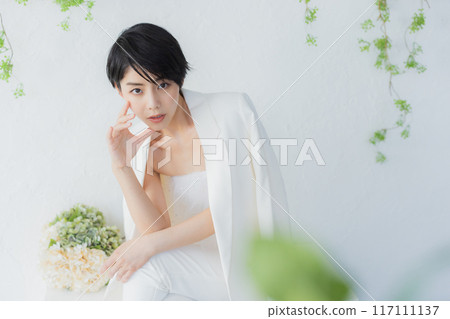 Image of a bride in a pants dress 117111137
