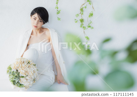 穿褲裝的新娘形象 117111145