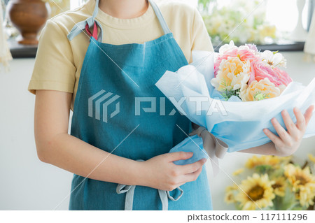 製作花束的女人 製作花束的女人 117111296