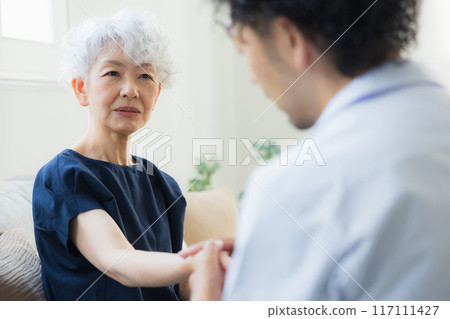 Image of home medical visit 117111427