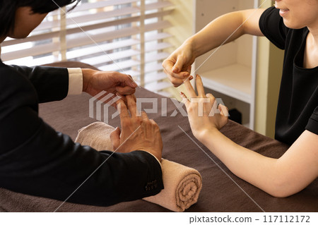 Men's beauty salon: Hand self-care treatment 117112172