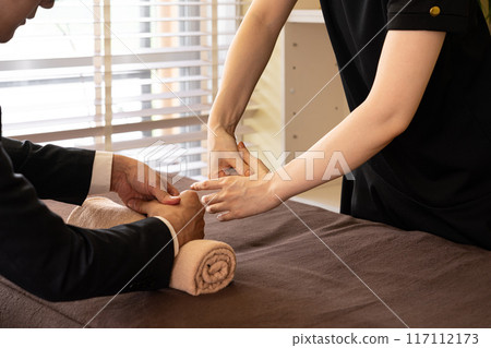 Men's beauty salon: Hand self-care treatment 117112173