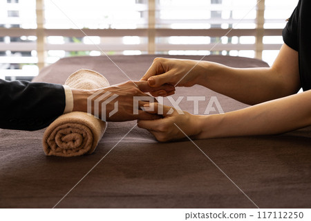 Men's beauty salon hand care treatment Men's beauty salon hand care treatment 117112250