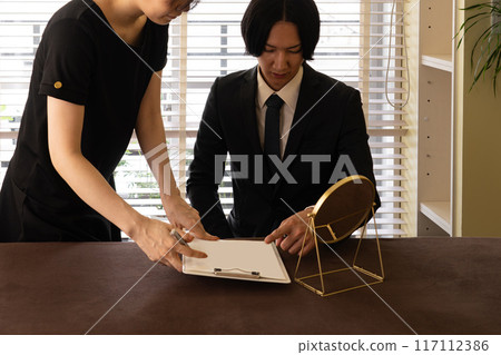 Men's esthetic counseling 117112386