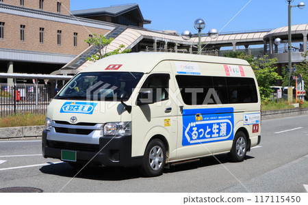 在寶塚站前生瀨跑步 在寶塚站前生瀨跑步 117115450