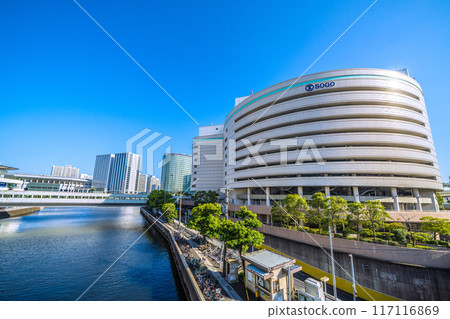 Yokohama cityscape in Japan, overlooking the Sogo Yokohama department store at the east exit of Yokohama Station. K Arena and other buildings can be seen in the background. (August 4, 2024) Yokohama cityscape in Japan, overlooking the Sogo Yokohama department store at the east exit of Yokohama Station. K Arena and other buildings can be seen in the background. (August 4, 2024) 117116869