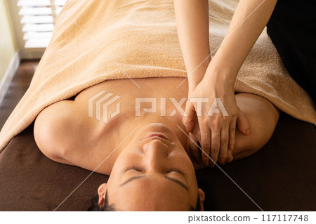 Men's beauty salon body care treatment Men's beauty salon body care treatment 117117748