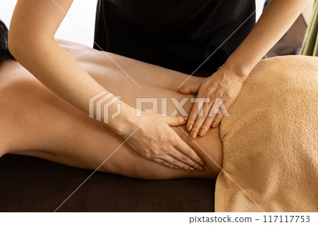 Men's beauty salon body care treatment Men's beauty salon body care treatment 117117753