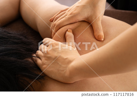 Men's beauty salon body care treatment Men's beauty salon body care treatment 117117816