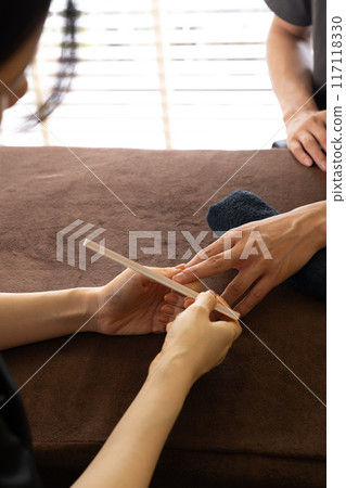 Men's nail treatment 117118330