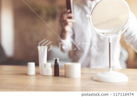 Men's cosmetics and beauty products 117118474