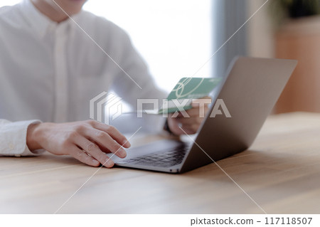 存摺的男人 117118507