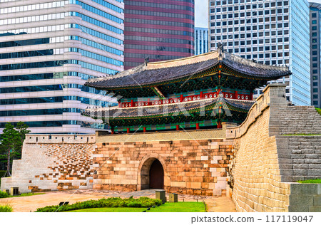 Namdaemun or Sungnyemun Gate in Seoul, South Korea 117119047
