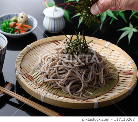 Zaru soba (black background) 117120268