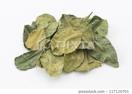 Kaffir lime leaves (Bai Makru) 117120701