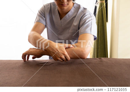Chiropractor: Pressure point self-care 117121035