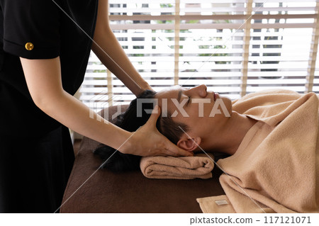 Men's facial beauty treatments 117121071