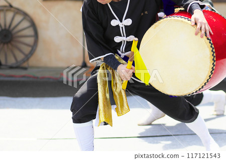 Large drums during the Okinawan Eisa dance performance Large drums during the Okinawan Eisa dance performance 117121543
