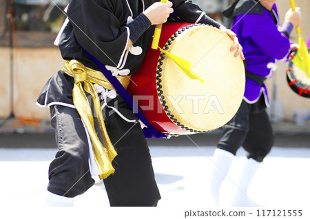 Large drums during the Okinawan Eisa dance performance Large drums during the Okinawan Eisa dance performance 117121555